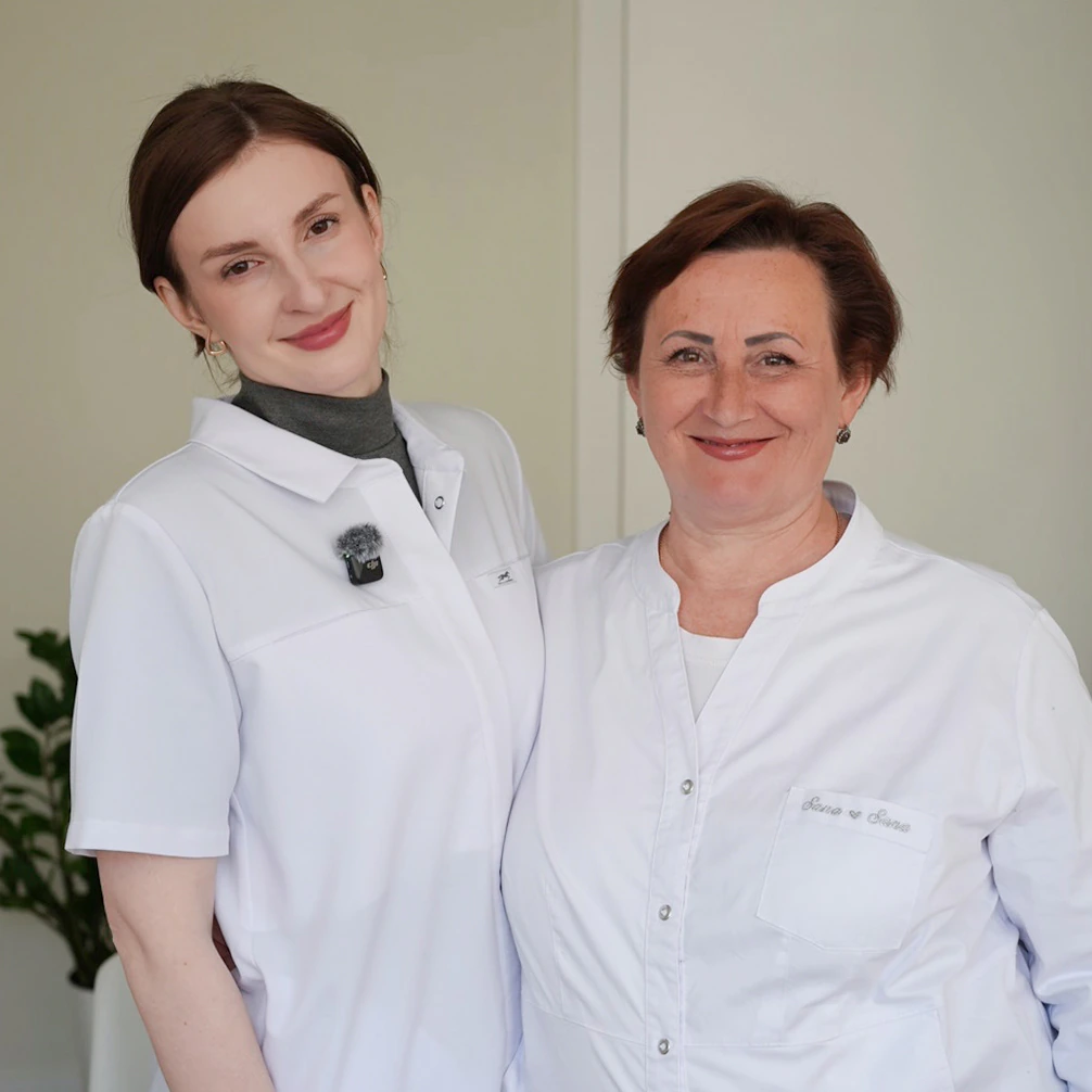 Анна Олійник і Надія Наумович у кабінеті
